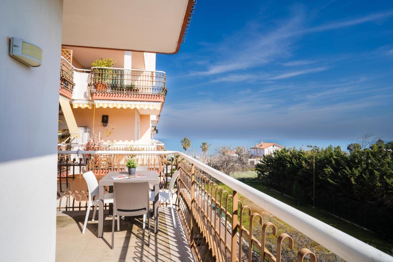 Apartamento Dimora Montereale Near The Sea Trani Exterior foto